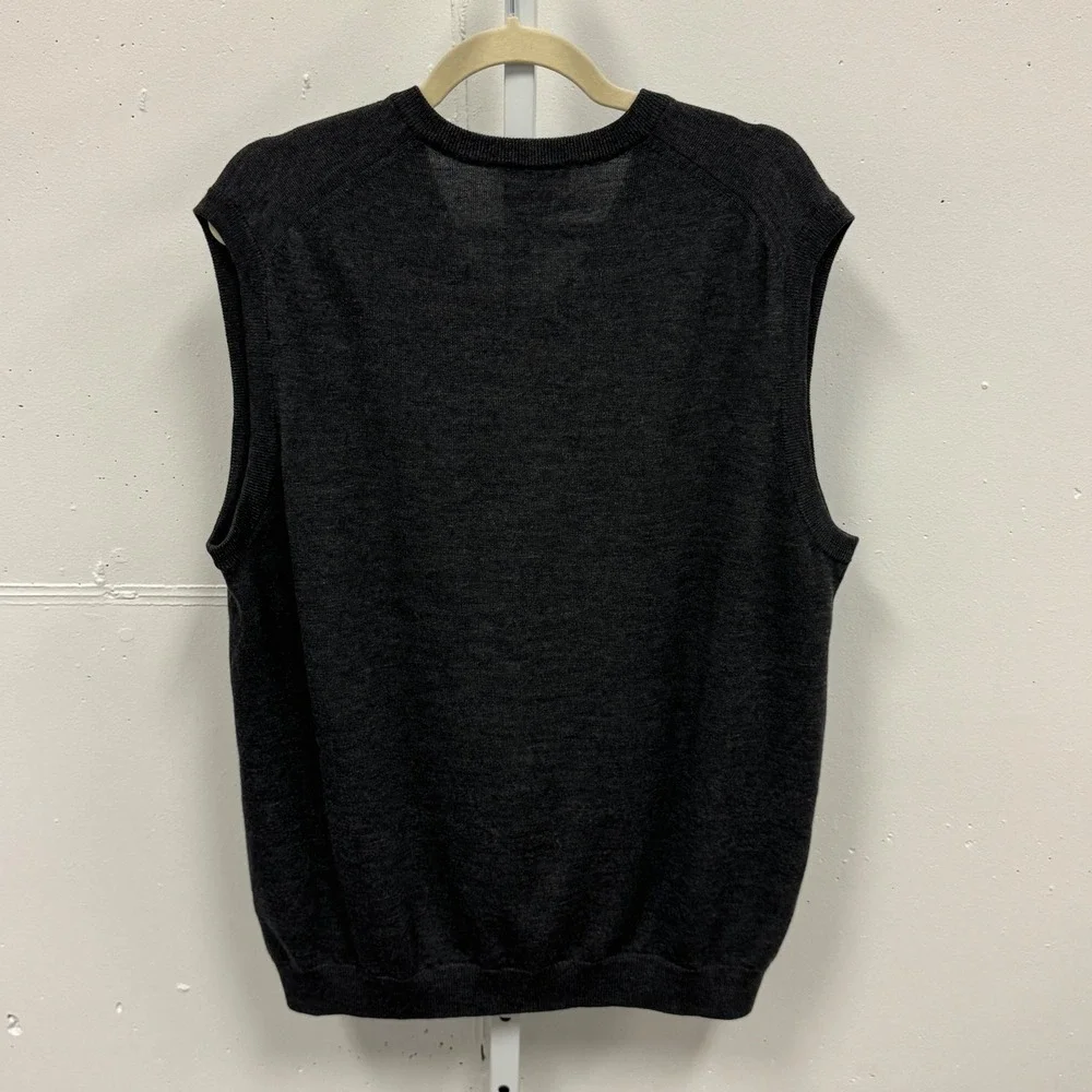 Brooks Brothers 346 Men's XL Charcoal Gray 100% Merino Wool V-Neck Sweater Vest